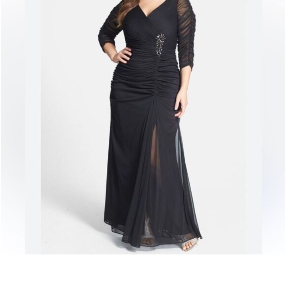 Adrianna Papell Black Long Sleeve Gown